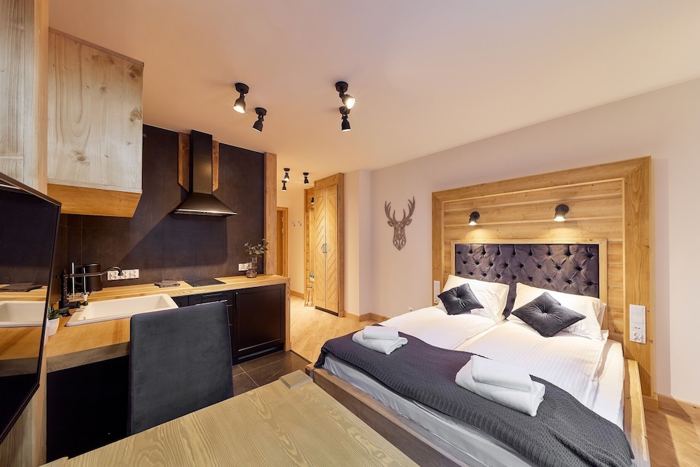 Studio Suite (401 without SPA, no Pool access)