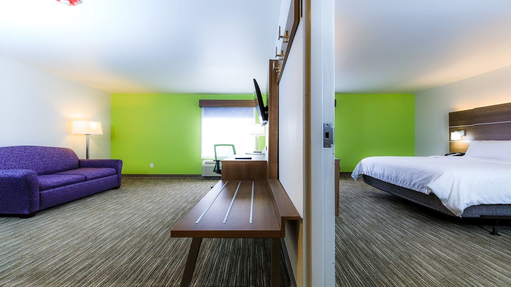 Suite, 1 Bedroom - Photo 1
