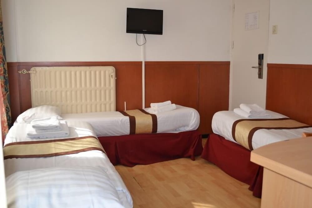Standard Triple Room, 3 Twin Beds, Private Bathroom photo 1