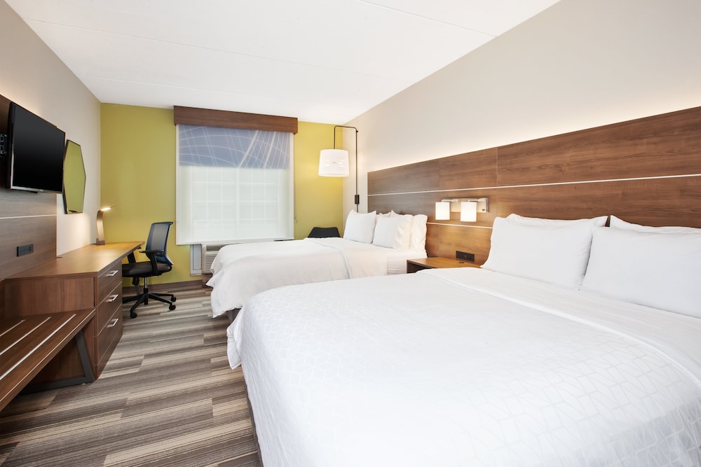 Suite, Multiple Beds - Photo 3