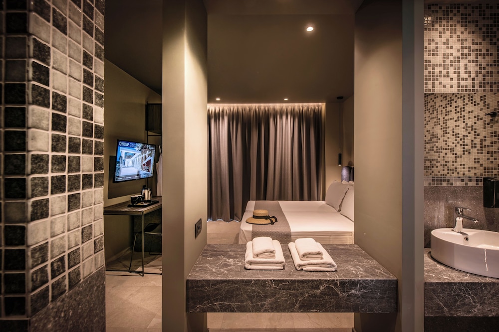 Superior Double Room Single Use - Photo 6
