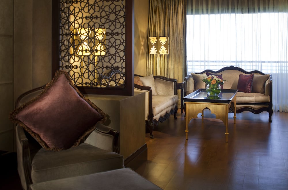 Junior Suite, balcony, Club Lounge access & benefits, afternoon tea, access to luxury spa facilities