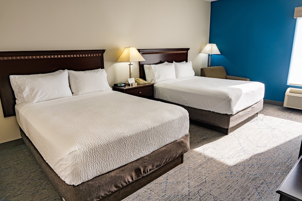 Standard Room, 2 Queen Beds - Photo 3