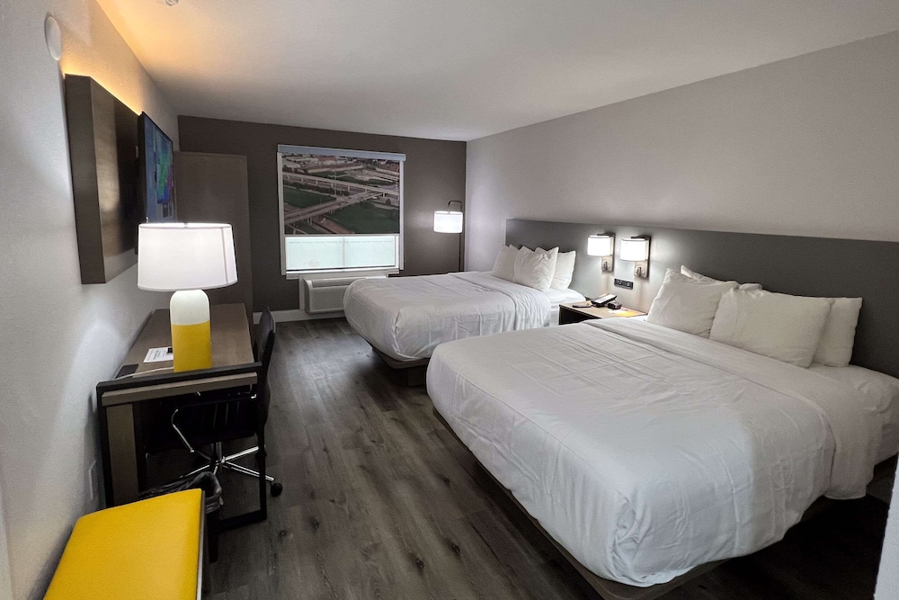 Suite, 2 Queen Beds, Non Smoking (Efficiency, Upgrade) - Photo 4