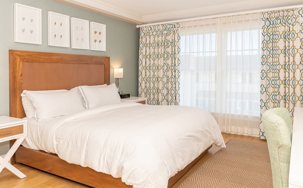 Standard Room, 1 King Bed, City View (Town View King) photo 1