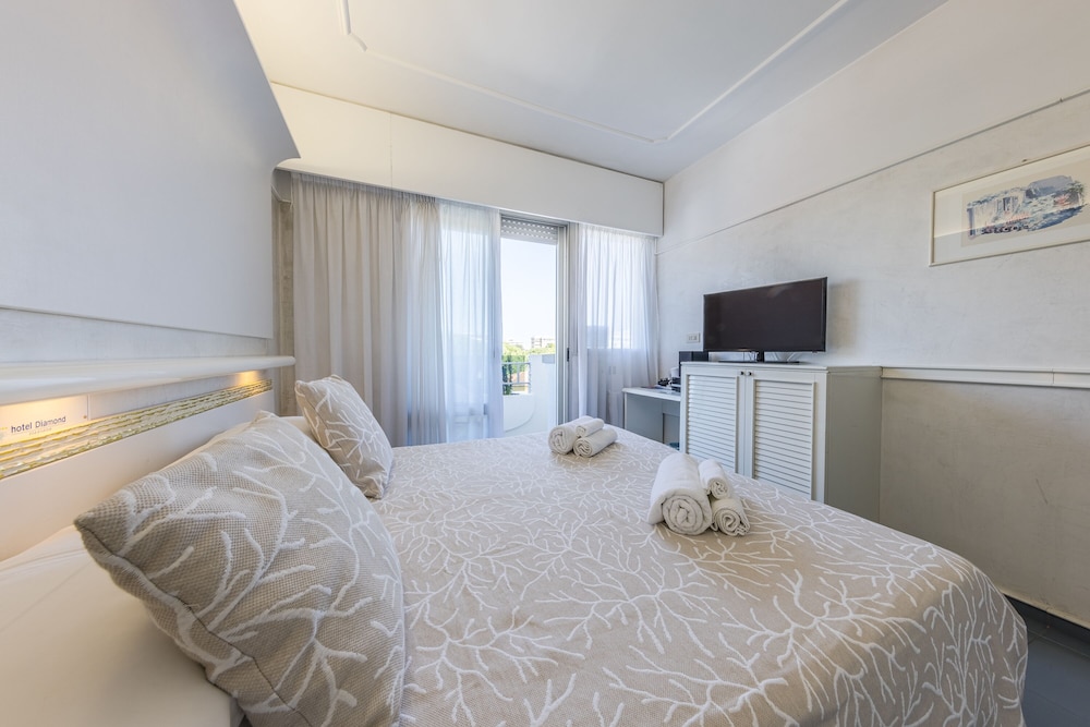 Standard Double or Twin Room - Photo 27