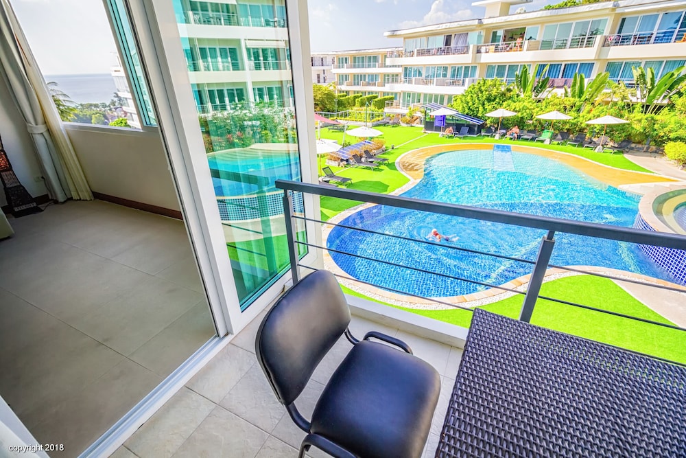 Deluxe Condo, 1 Bedroom, Kitchen, Sea View photo 2