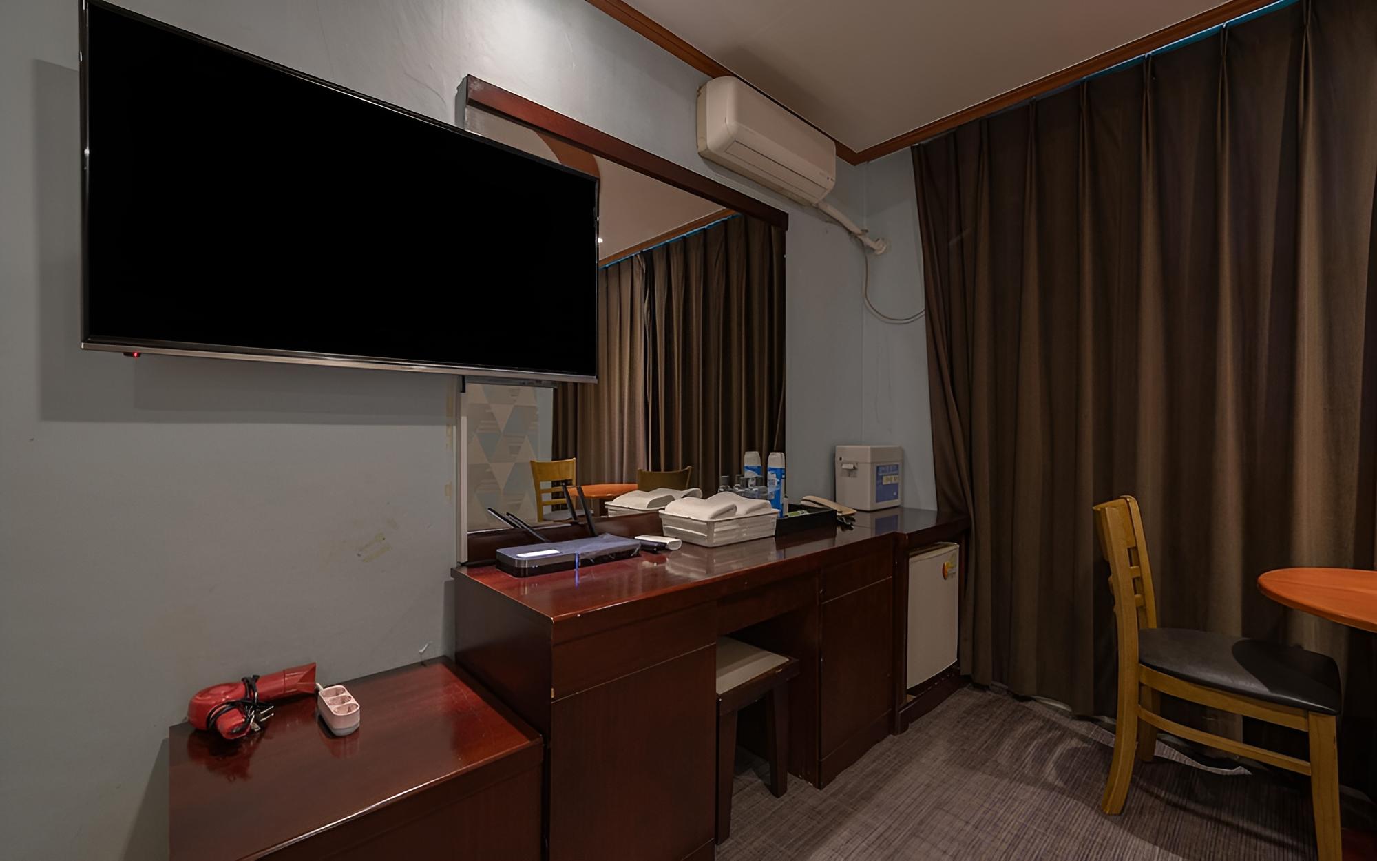 Room (Standard Room) - Photo 2