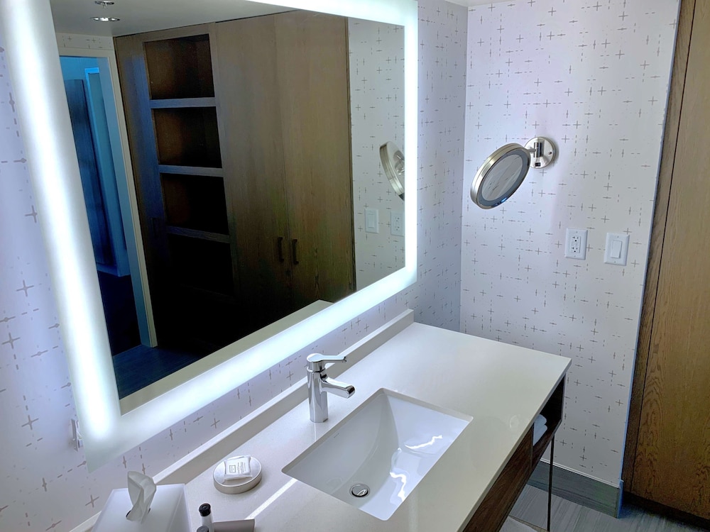 Superior Suite, 1 King Bed (One Bedroom Oakhurst Suite King) - Photo 6