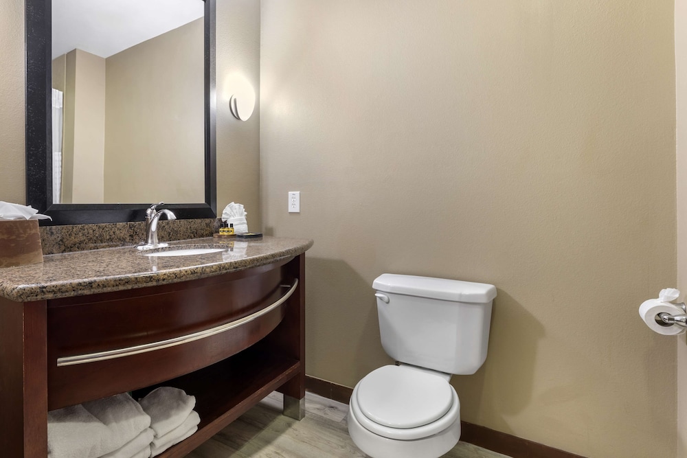 Suite, Multiple Beds, Non Smoking (with Sofabed) - Photo 5