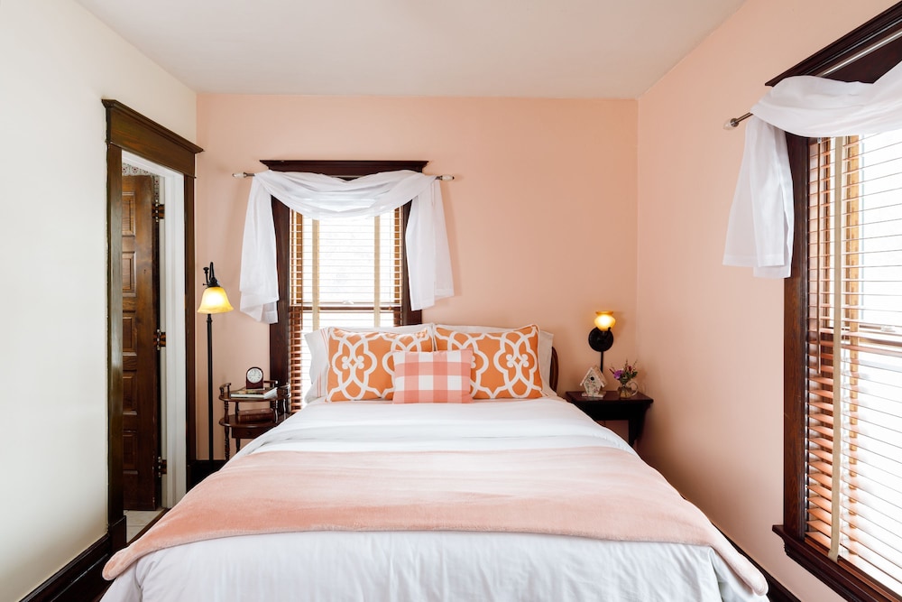 Rose Room photo 2