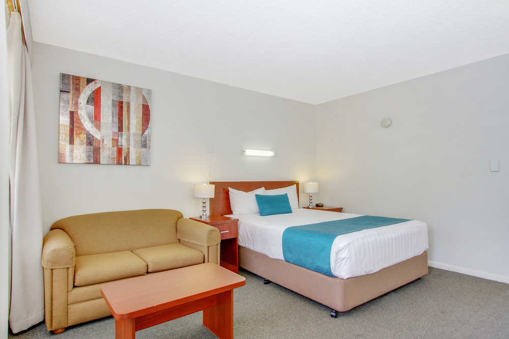 Deluxe Room, Kitchenette, Free Wi-Fi & Parking photo 3