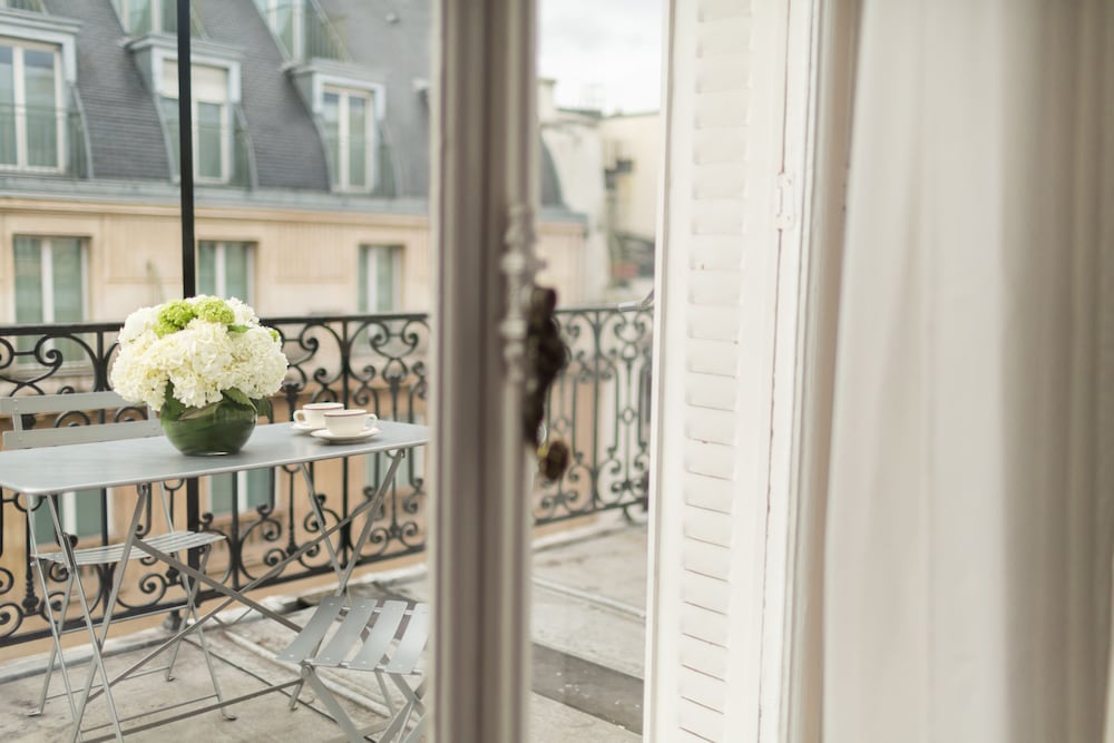Terrace Room thumbnail 5