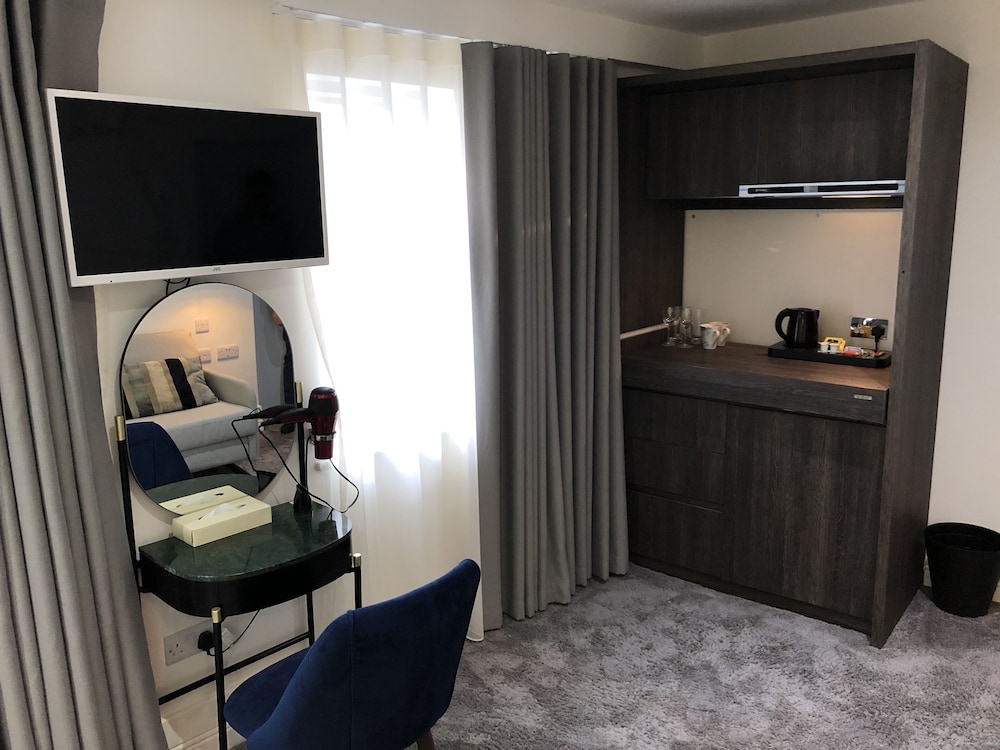 Family Apartment, Ensuite photo 2