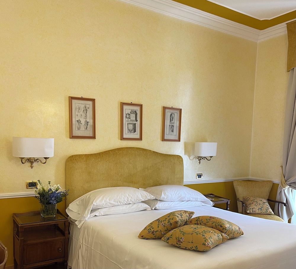Standard Double or Twin Room - Photo 1
