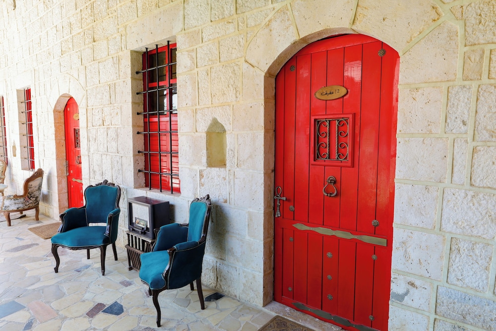 Junior Duplex, 1 Queen Bed, Courtyard View, Courtyard Area