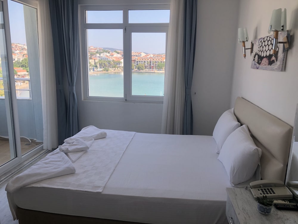 Standard Double Room, 1 Queen Bed, Sea View
