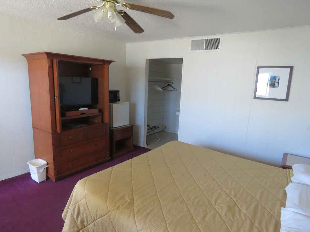 Standard Room, 1 Queen Bed, Smoking photo 1
