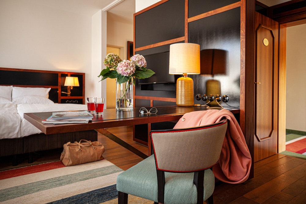 Junior Suite, 1 Bedroom - Photo 2