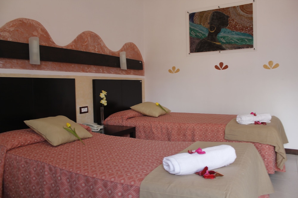 Double Room Single Use, 1 Double or 2 Twin Beds - Photo 1