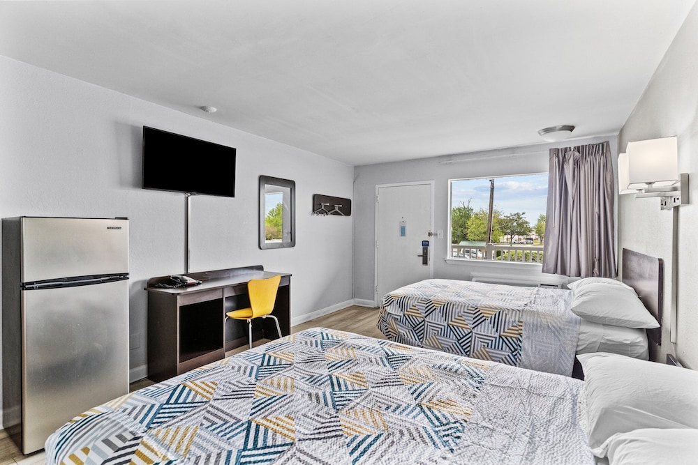 Standard Room, 2 Queen Beds, Non Smoking, Kitchen - Photo 5