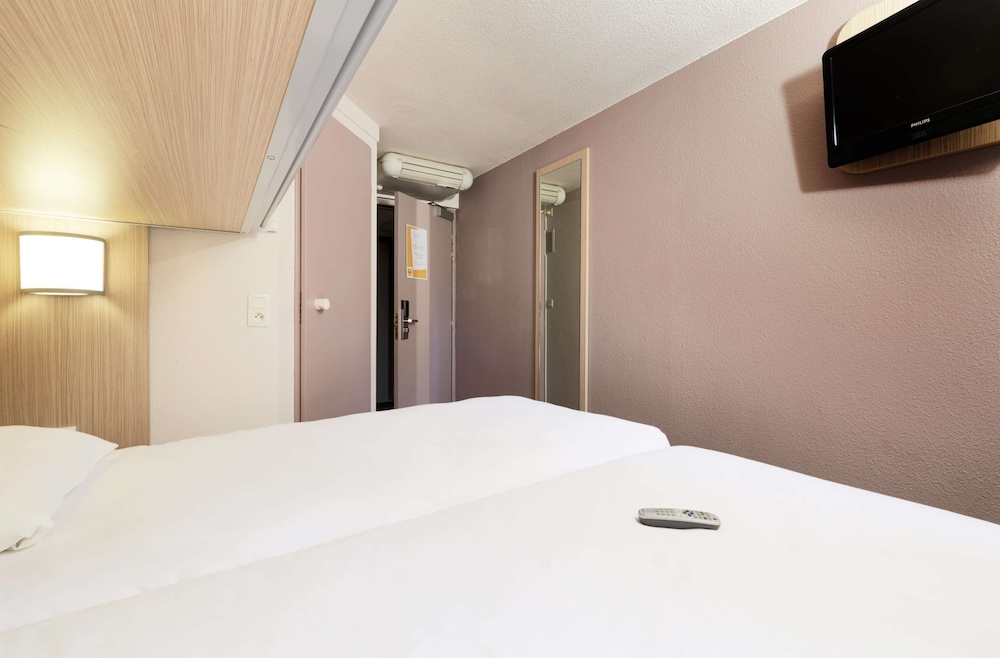 Standard Room, 1 Double Bed - Photo 10