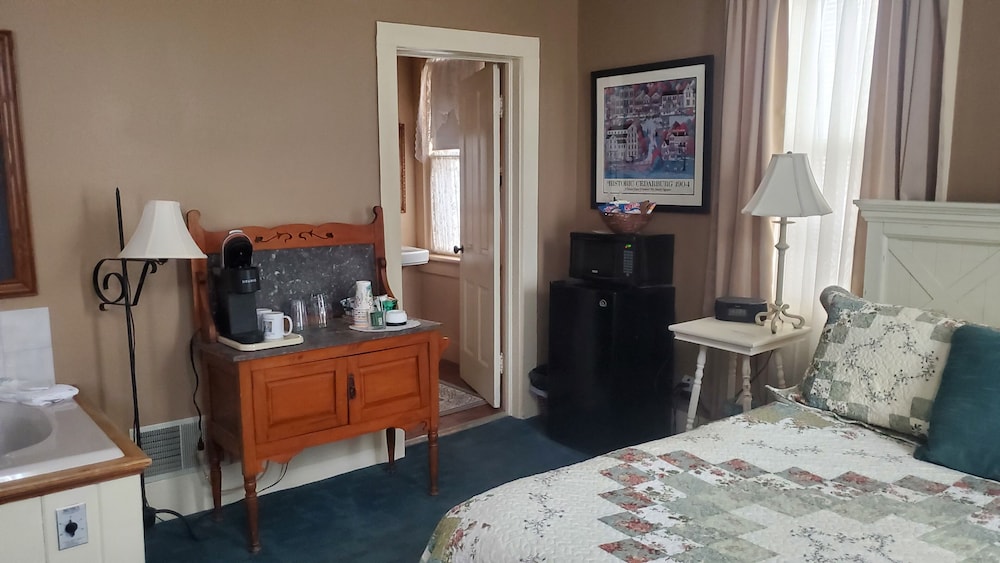 Room, Private Bathroom (3. The Sheboygan Room) photo 3