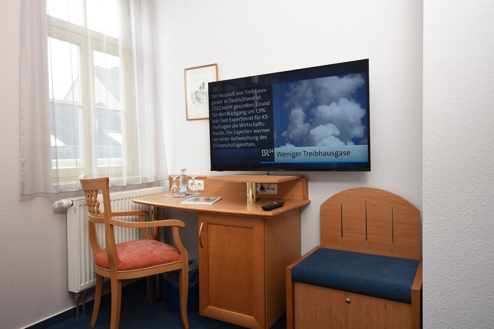 Classic Single Room, 1 King Bed photo 2