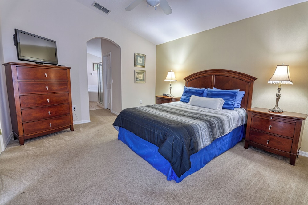 House (4 Bedrooms)