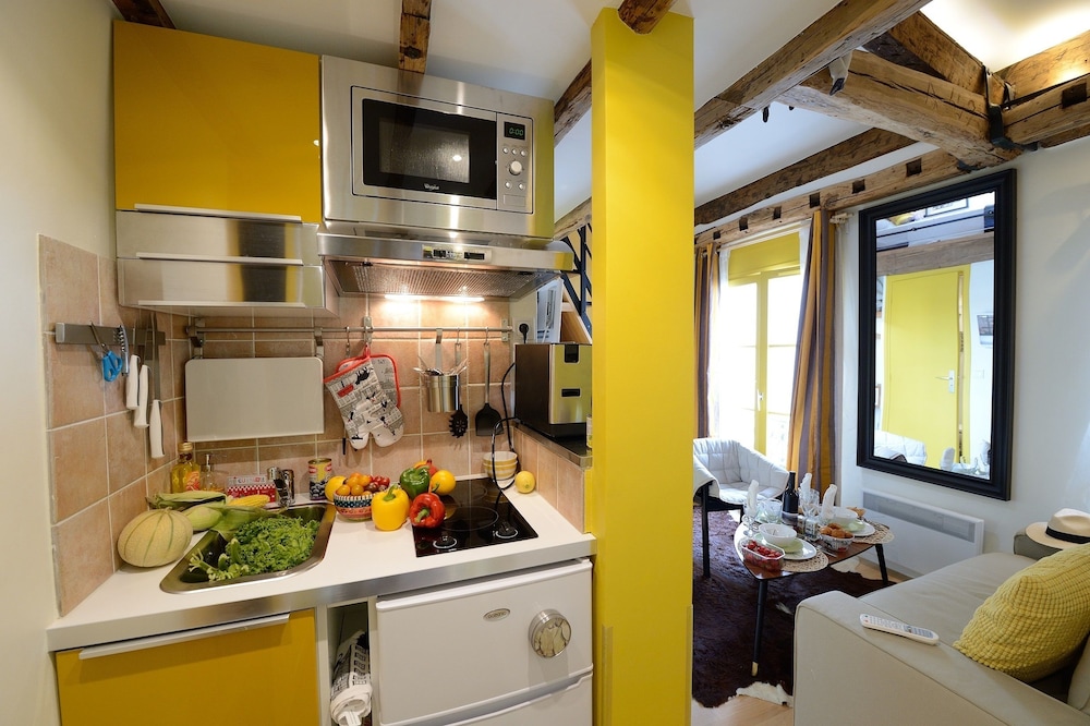 Economy Studio (Honey Mustard) photo 3