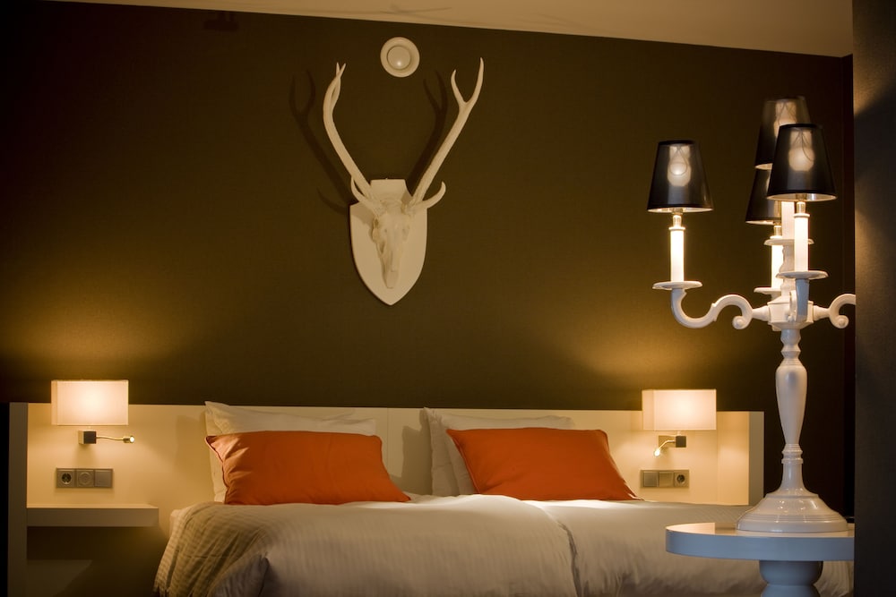 Deluxe Suite, 1 Queen Bed, Bathtub photo 2