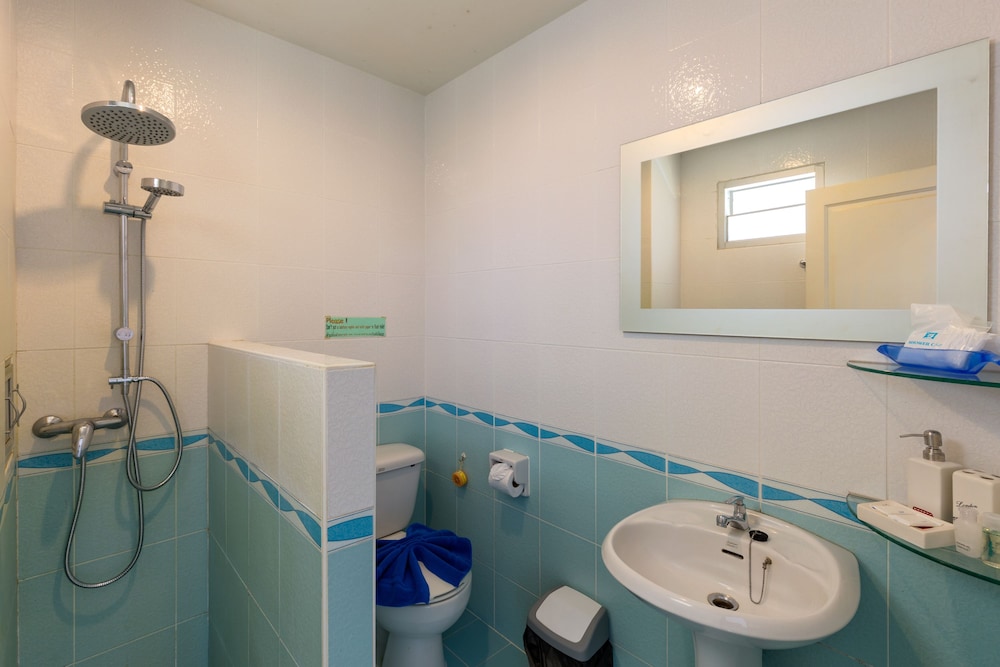 Deluxe Double Room, 1 King Bed, Pool Access, Pool View photo 2