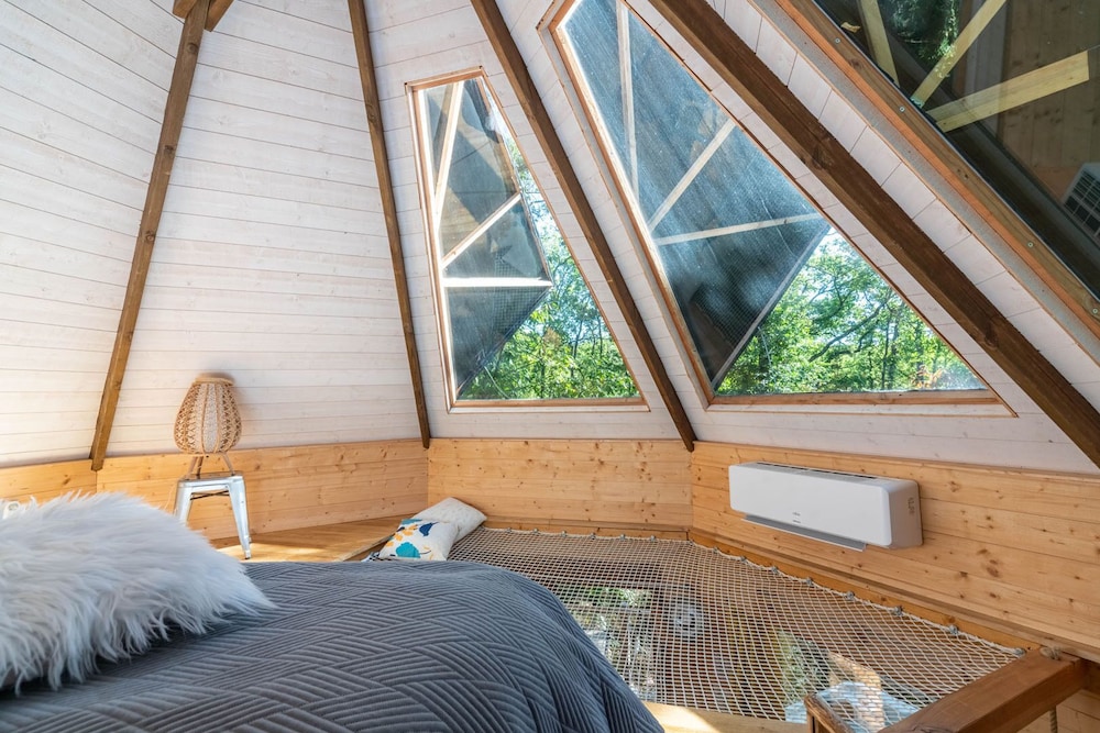 Romantic Cabin, Hot Tub, Hill View photo 1