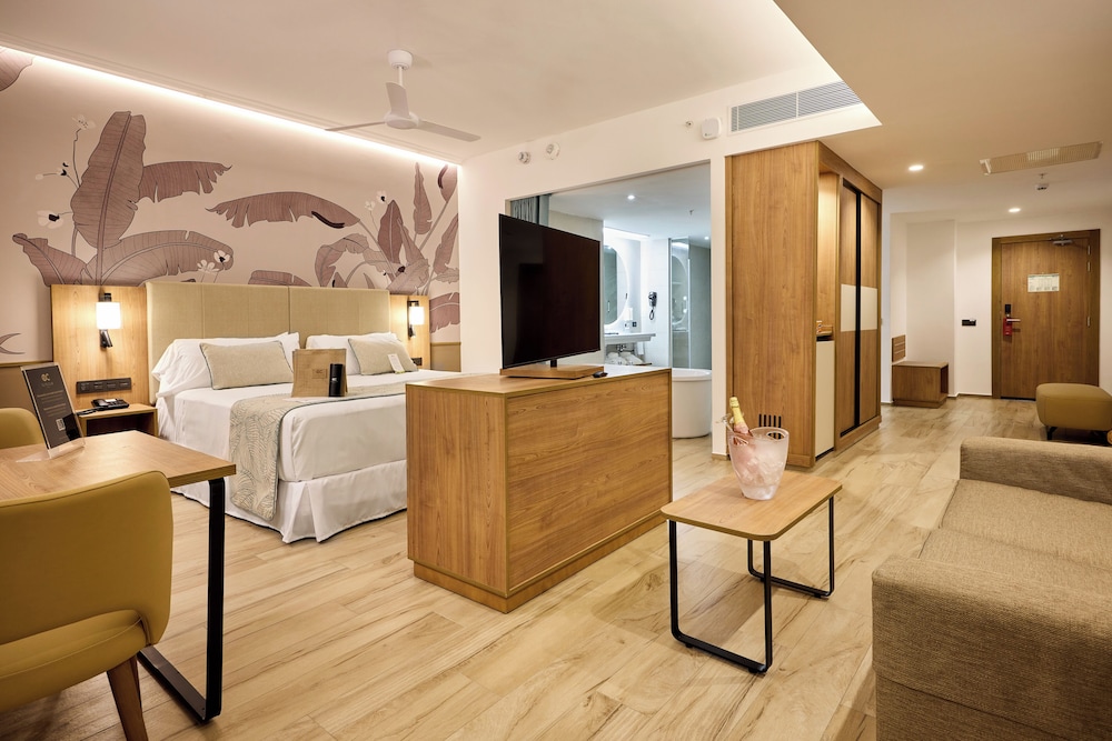 Suite (Elite Club 18+ | L) photo 3