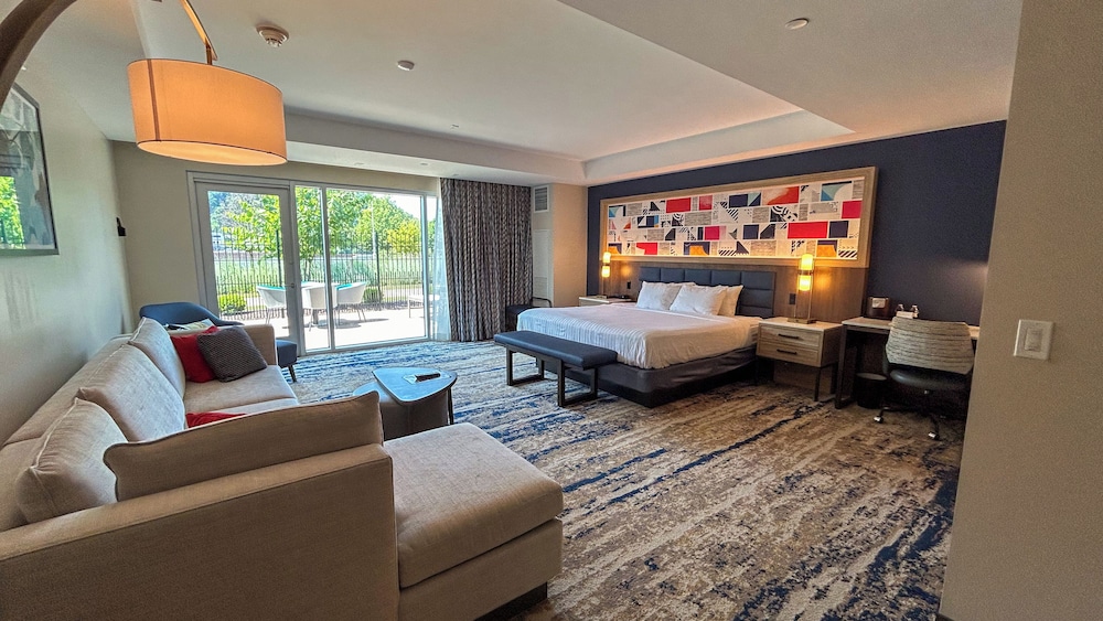Suite, 1 King Bed, Terrace, River View photo 1