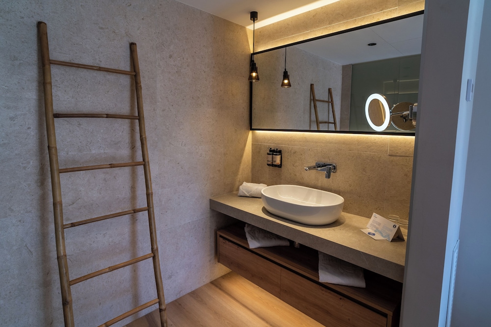 Double or Twin Room (Maris High Floor)