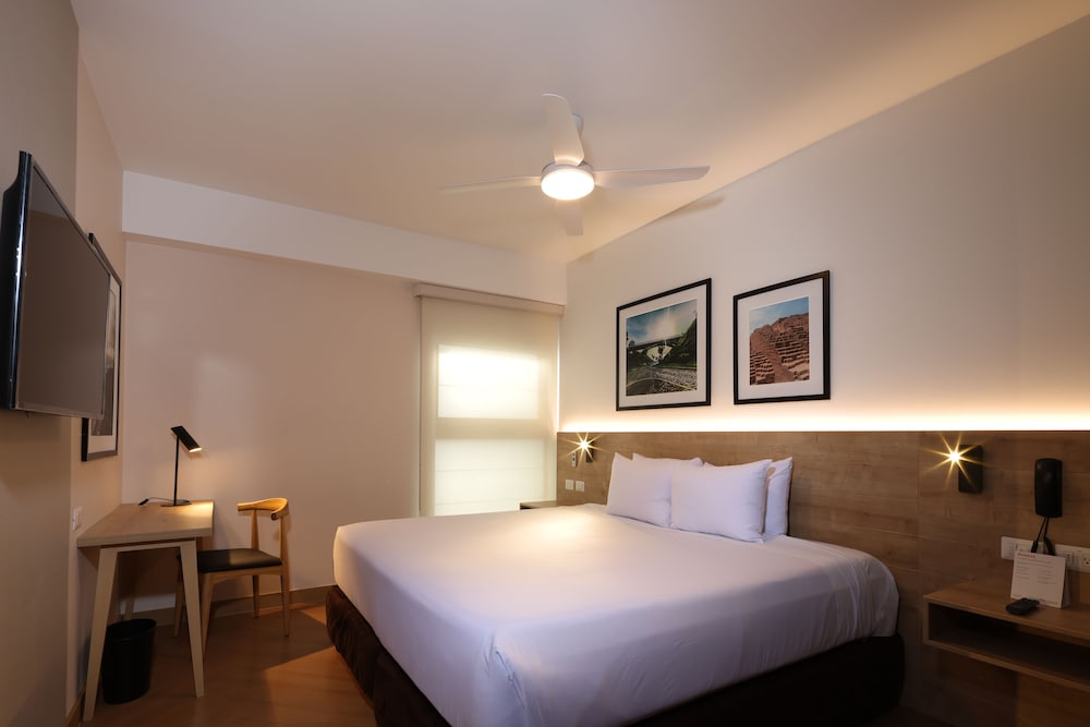 Traditional Room, 1 King Bed photo 3