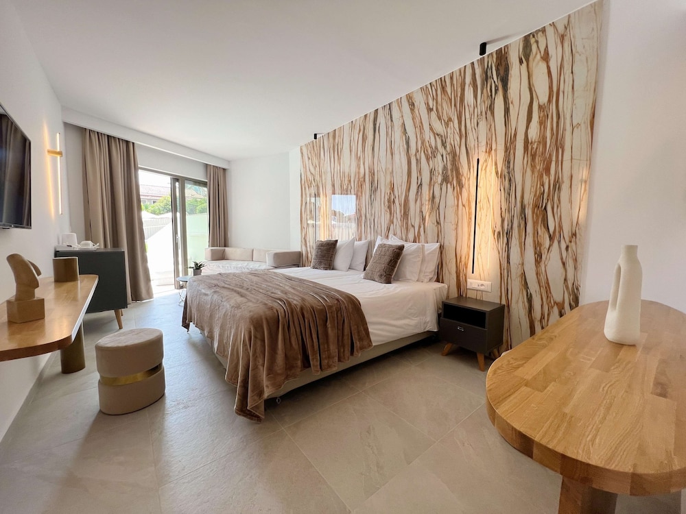 Junior Suite, Private Pool - Photo 4