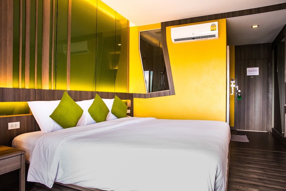 Deluxe Room - Photo 15