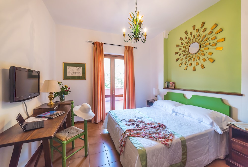 Classic Double or Twin Room - Photo 12