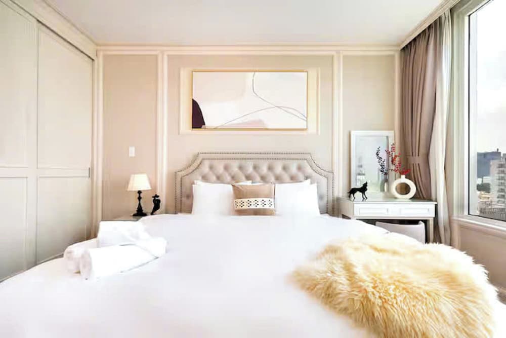 Grand Suite, 1 Bedroom, Club Lounge Access, City View photo 3