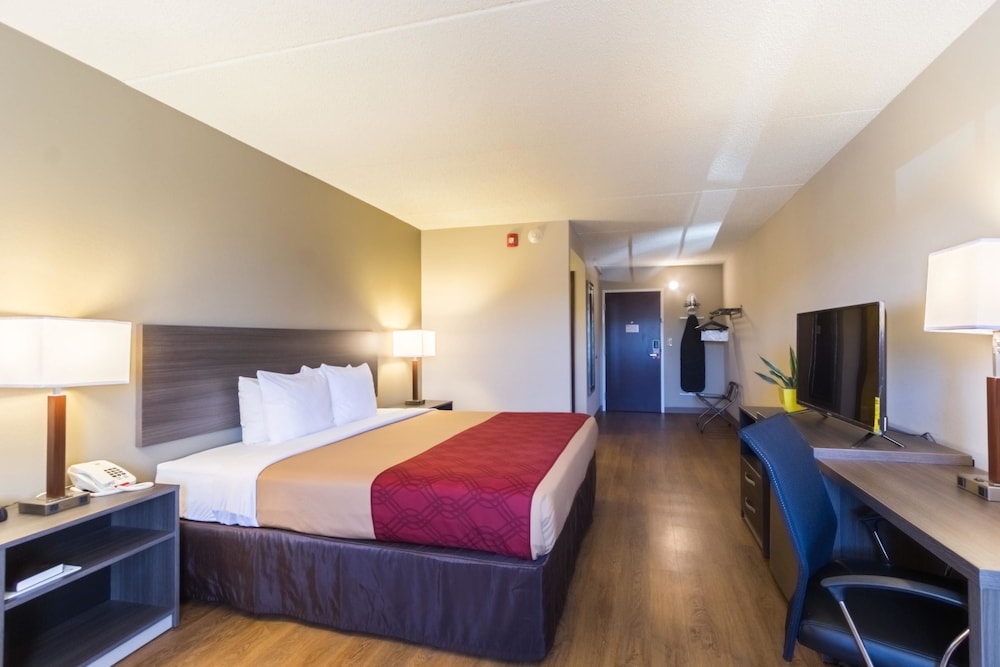 Standard Room, 1 King Bed, Non Smoking - Photo 1
