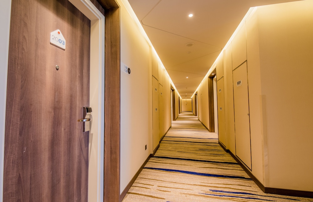 Suite, 1 Bedroom (Dining) - Photo 8