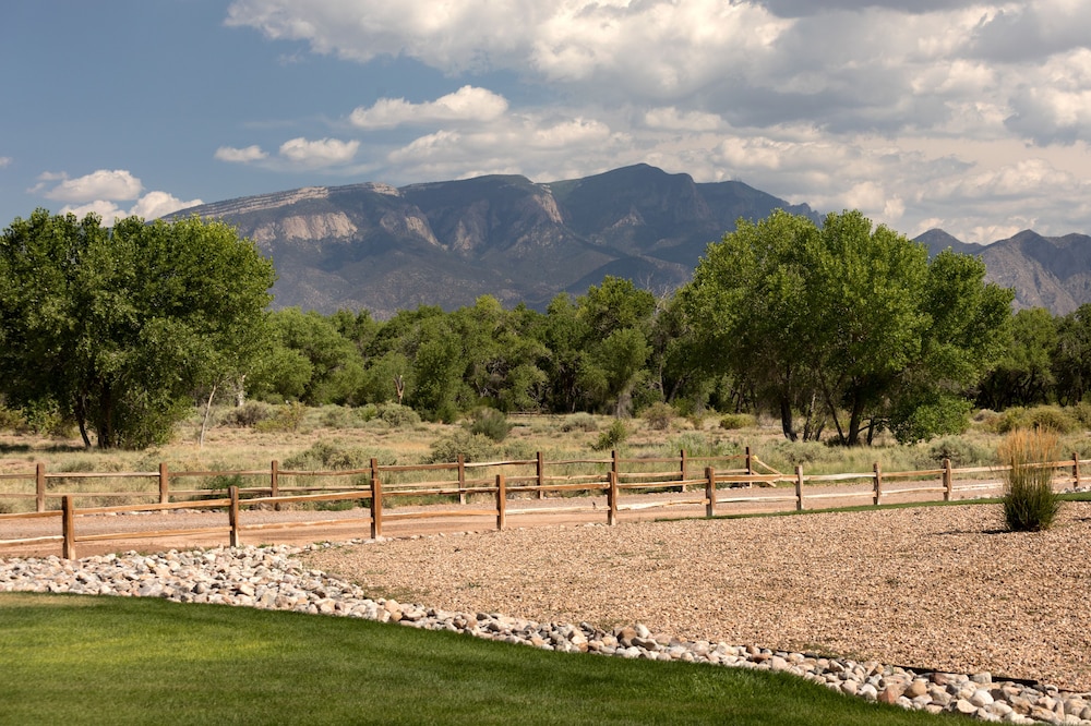Room, 2 Queen Beds, Mountain View - Photo 2