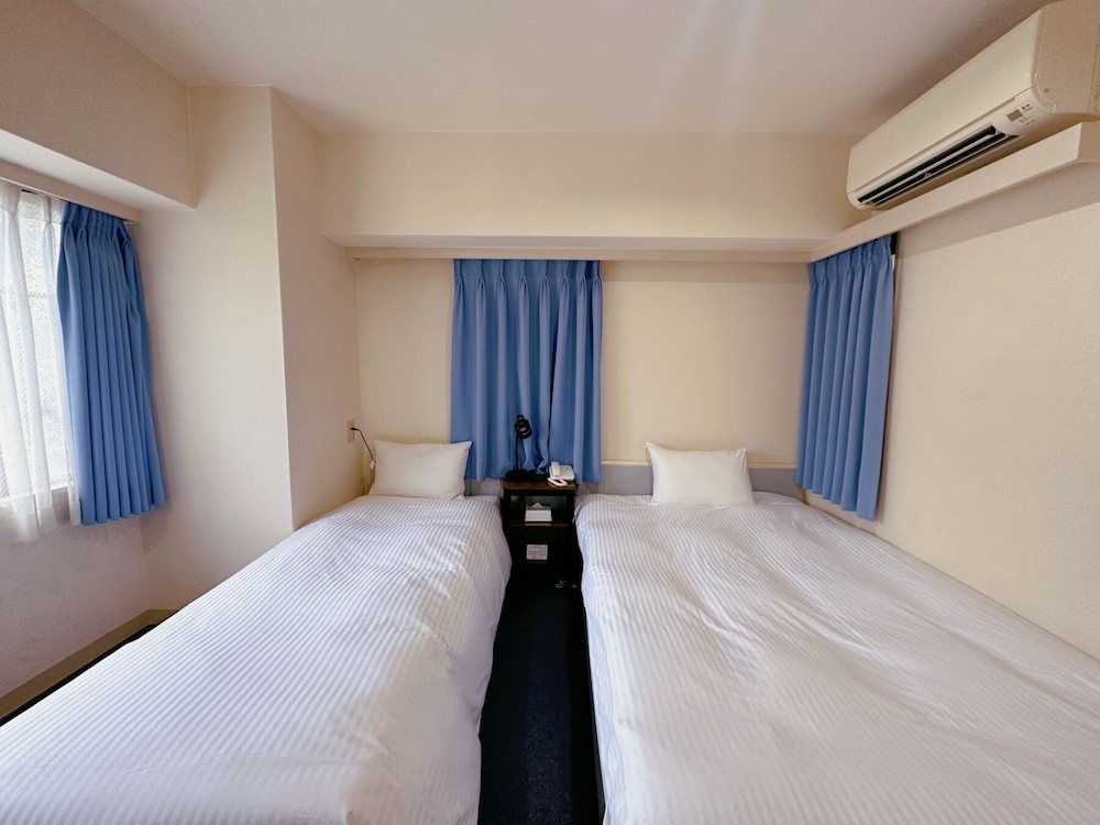 Economy Twin Room, Non Smoking - Photo 2
