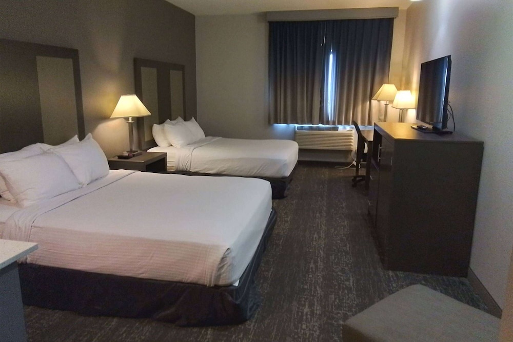 Room, 2 Queen Beds, Accessible, Non Smoking (Mobility, Bathtub) - Photo 1