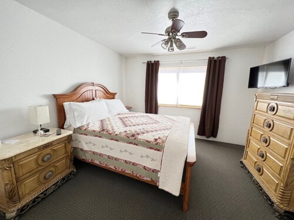 Comfort Suite, 3 Bedrooms, Non Smoking, Kitchenette (Master) photo 2