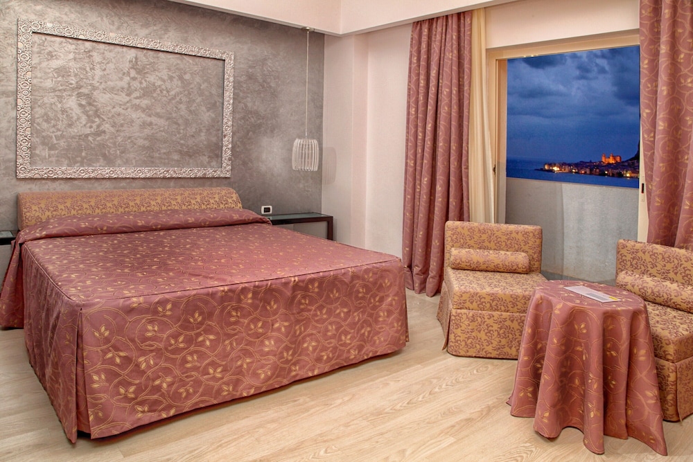 Triple Room, Multiple Beds photo 3