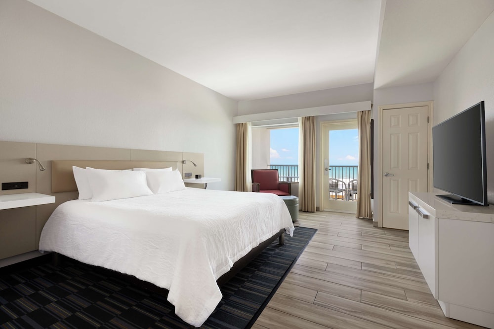 Junior Suite King Partial Oceanview photo 3