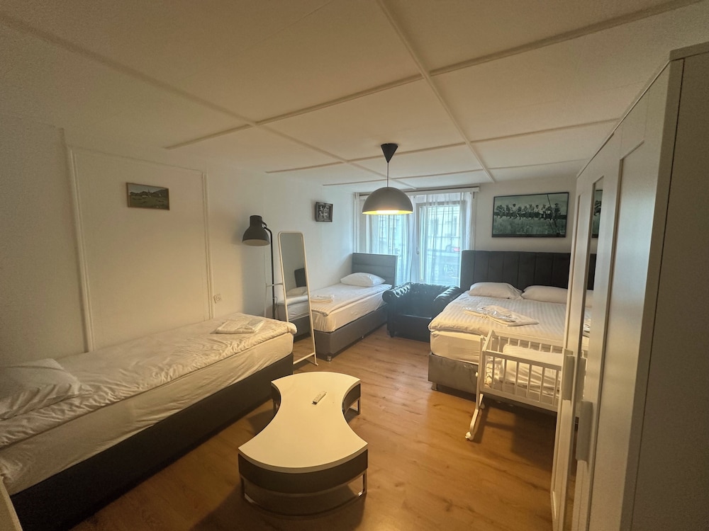 Classic Quadruple Room, City View photo 3
